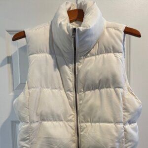 Old Navy White Puffer Vest - Cozy & Versatile
